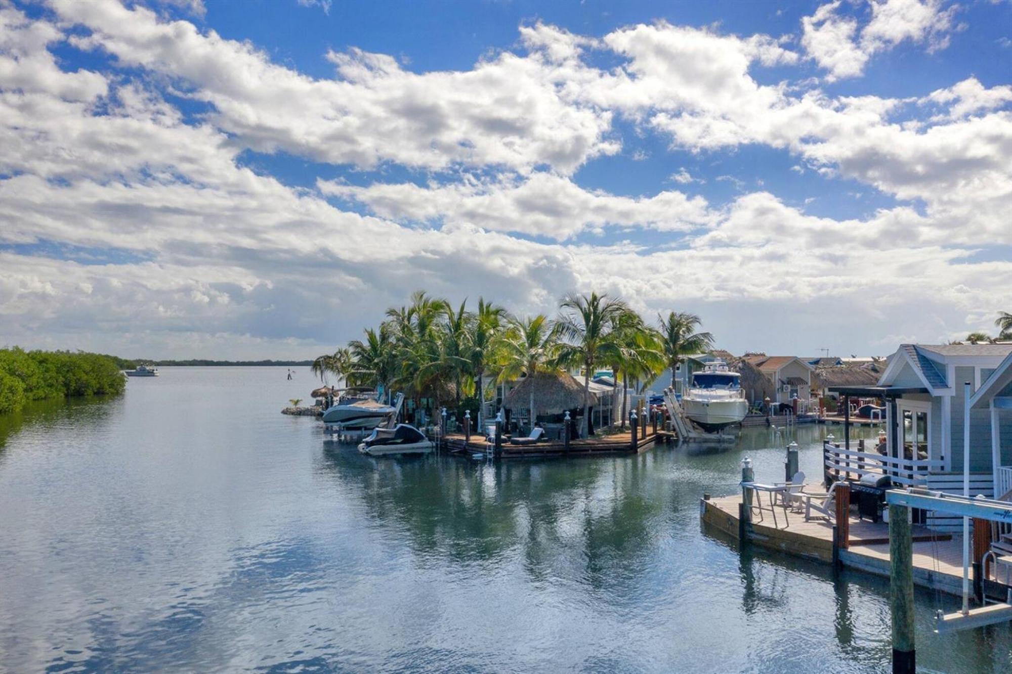 Tiny Home On Waterfront, Bay Views, Deck, Pool Jewfish Pokoj fotografie