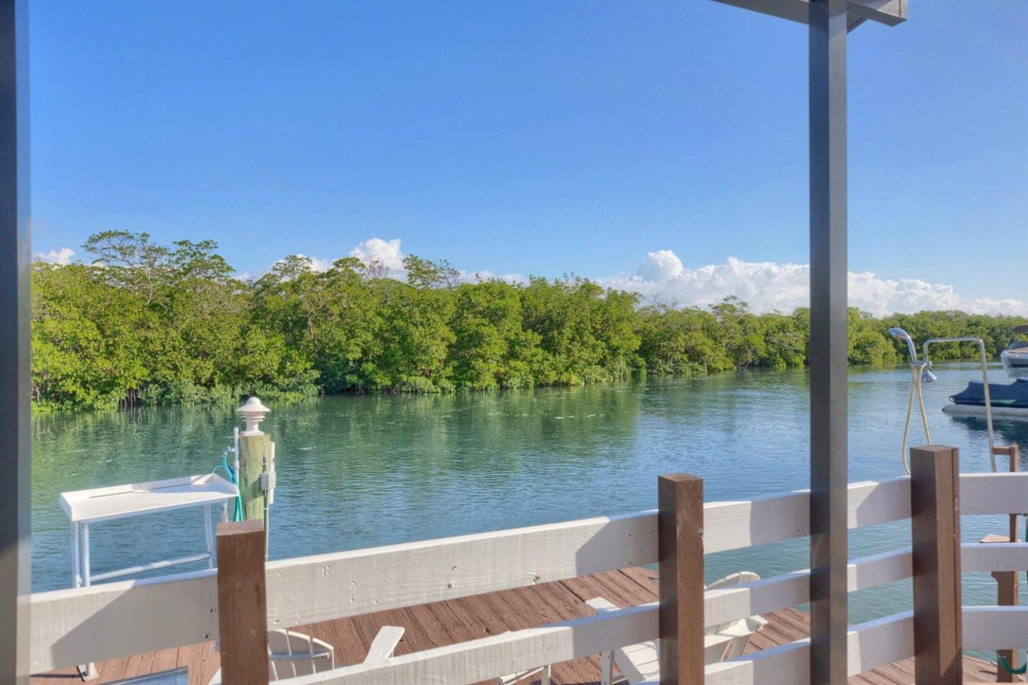 Tiny Home On Waterfront, Bay Views, Deck, Pool Jewfish Pokoj fotografie
